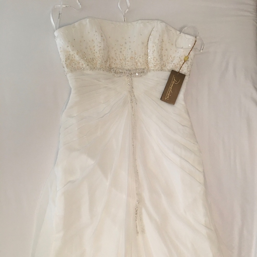 Stunning Strapless Chiffon Wedding Dress – Perfect for Destination Weddings! 💍🌴